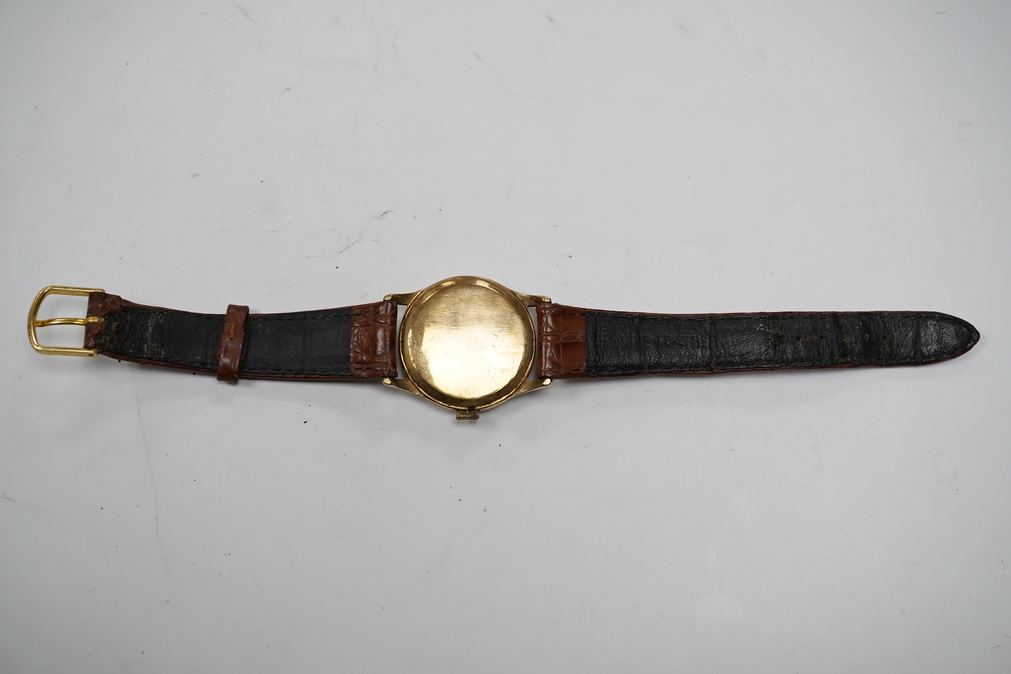 A gentleman's 9ct gold Vertex Revue manual wind wrist watch, case diameter 32mm, on a leather strap. Condition - poor to fair